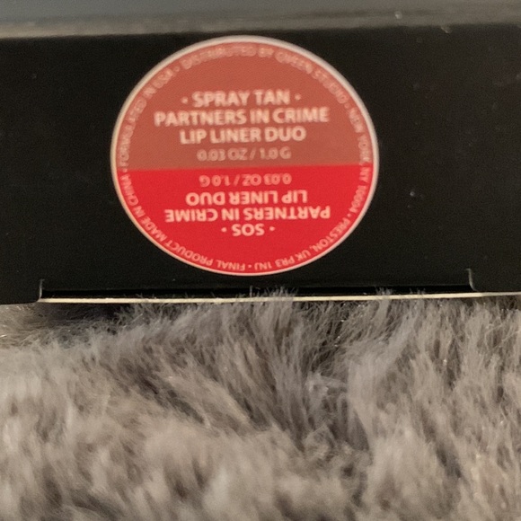 Qveen Lipliner Duo Partners in Crime & Spray Tan. Part of a Boxy Charm. - Picture 2 of 3